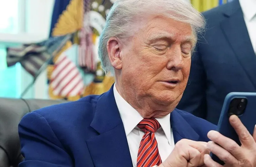 ترامب في مكالمة هاتفية